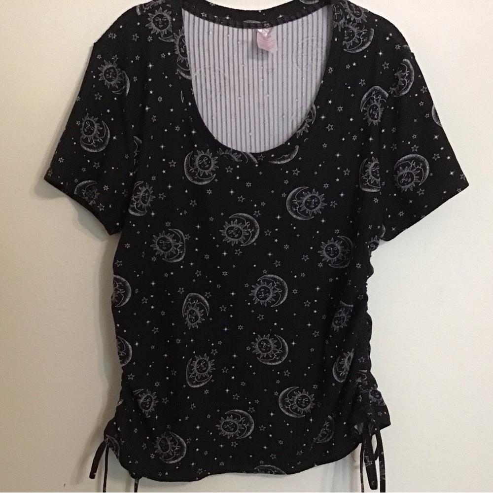 No Boundaries Sun, Moon and Stars knit top.